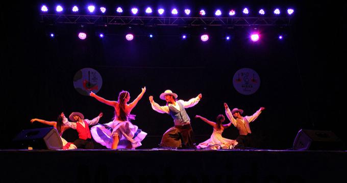 XXXIV Festival de Música y Danza Popular en la ciudad de Avilés. Desde los Centros de lavado Elefante Azul Avilés.