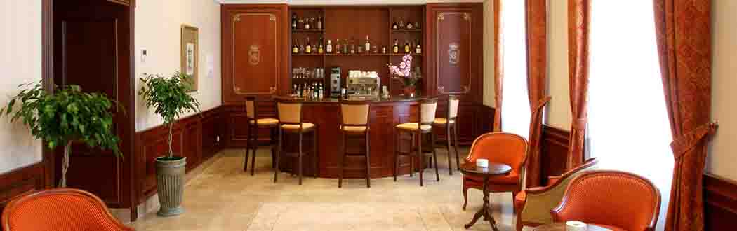 Imagen del bar del Hotel Pelayo en el sitio web de los Centros de lavado de coches Elefante Azul de Avilés