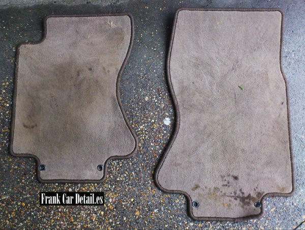 Estado de las alfombrillas antes de su limpieza en Frank Car Detail. Centro de lavado de coches Elefante Azul de Avilés