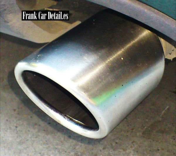 Imagen del tubo de escape una vez restaurado en Frank Car Detail. Centro de lavado y reacondicionado de coches Elefante Azul de Avilés
