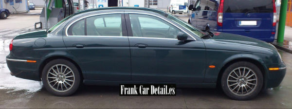 Imagen lateral del coche antes de ser preparado en Frank Car Detail. Centro de lavado y reacondicionado de coches Elefante Azul de Avilés