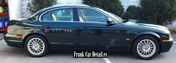 Imagen lateral después del servicio realizado en Frank Car Detail. Centro de lavado de coches Elefante Azul de Avilés